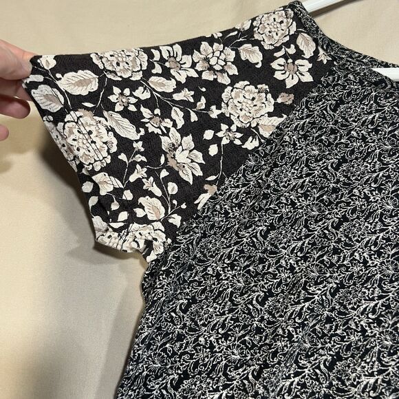 Lucky Brand Boho Mixed Print Floral Tee Black White Back Zip - Size L - Picture 3 of 7